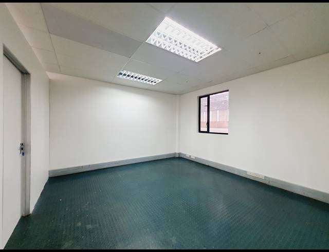 4,892M² WAREHOUSE TO LET IN POMONA
